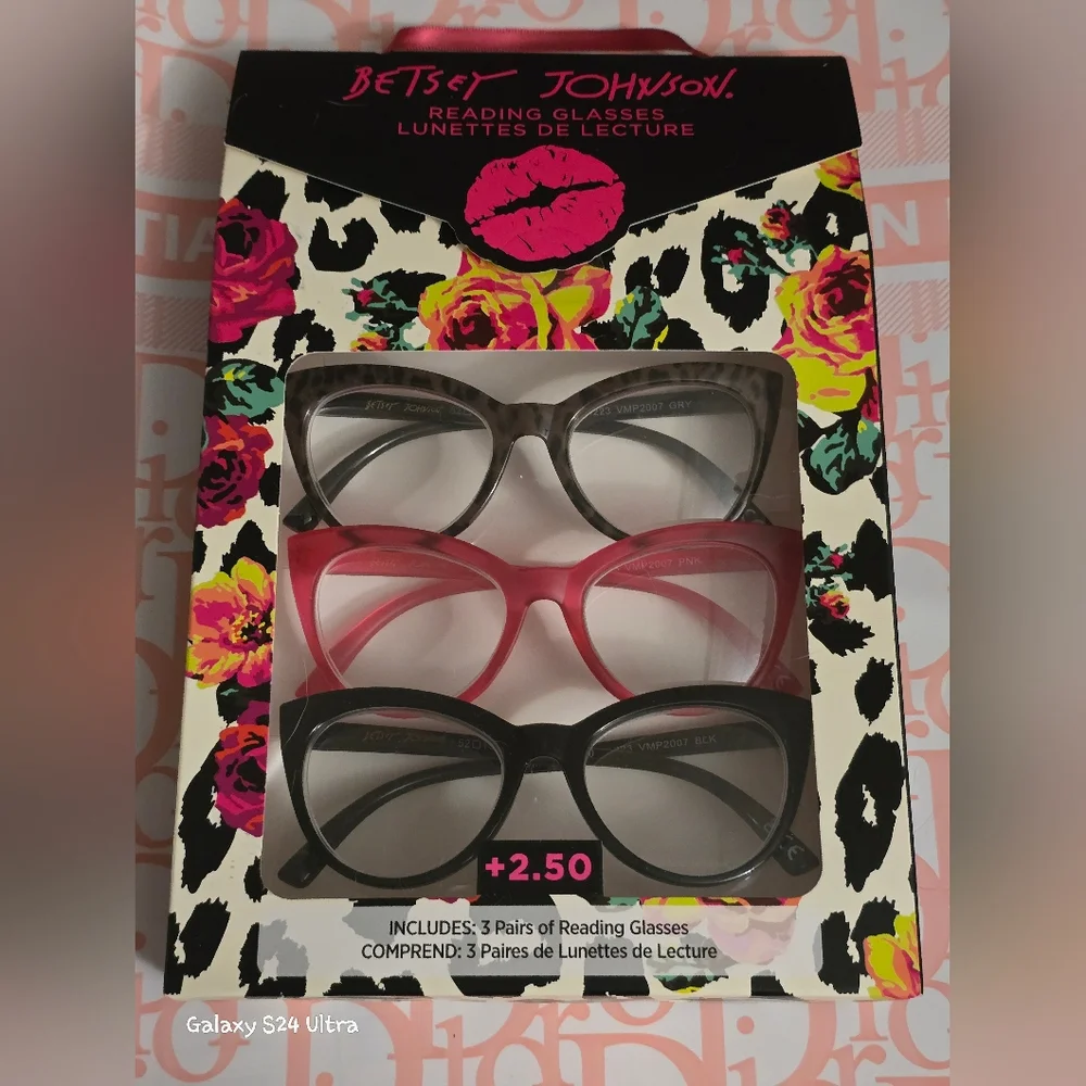 Betsey Johnson 3-pair cat-eye reading glasses set in +2.50 magnification NIB